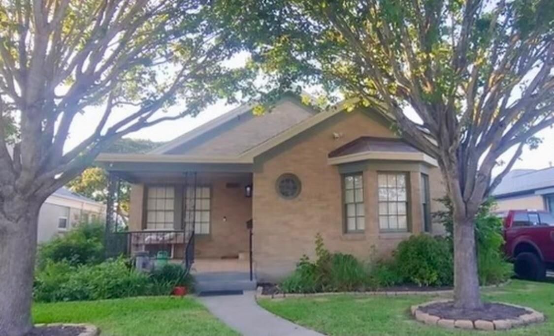 Property Photo:  4808 Woodrow Dr  TX 77551 