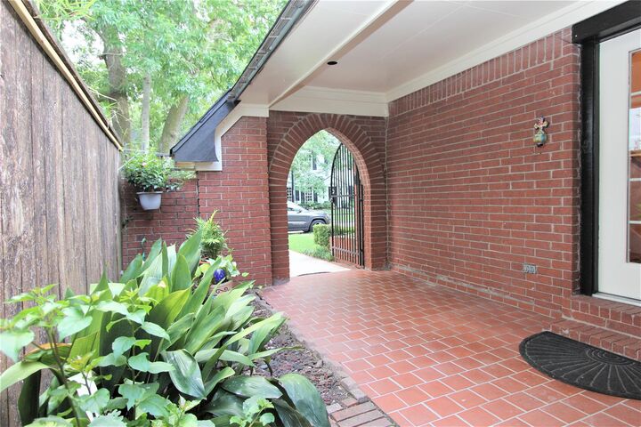 Property Photo:  4012 Arnold Street  TX 77005 