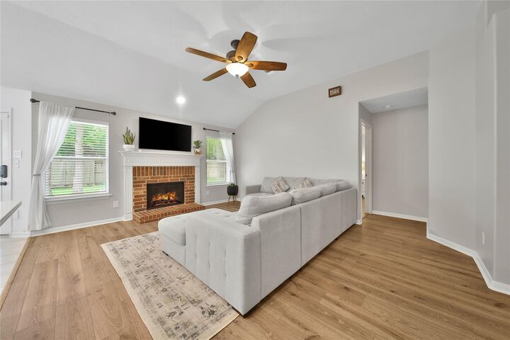 Property Photo:  15 Wintergrass Place  TX 77382 