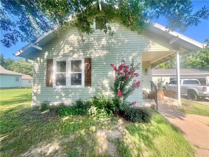 Property Photo:  1004 N 2nd Street  KS 67301 