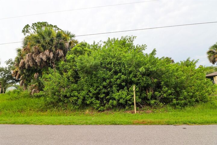 Property Photo:  515 Ramblewood Street  FL 33953 