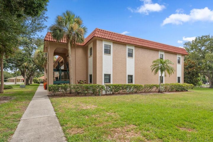 Property Photo: 1750 Belleair Forest Drive B8 FL 33756