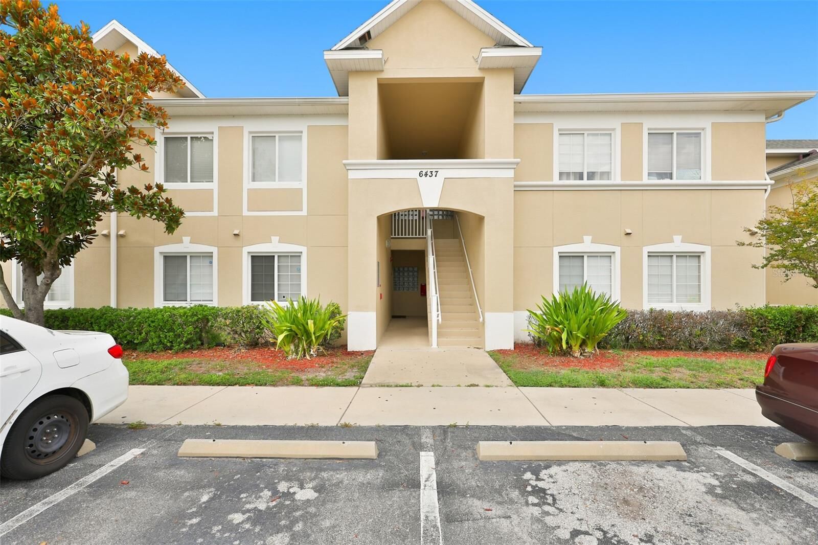 Property Photo: 6437 Cypressdale Drive 201 FL 33578