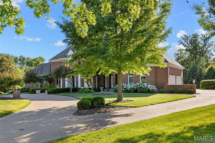 Property Photo: 41 Manderleigh Estate MO 63131