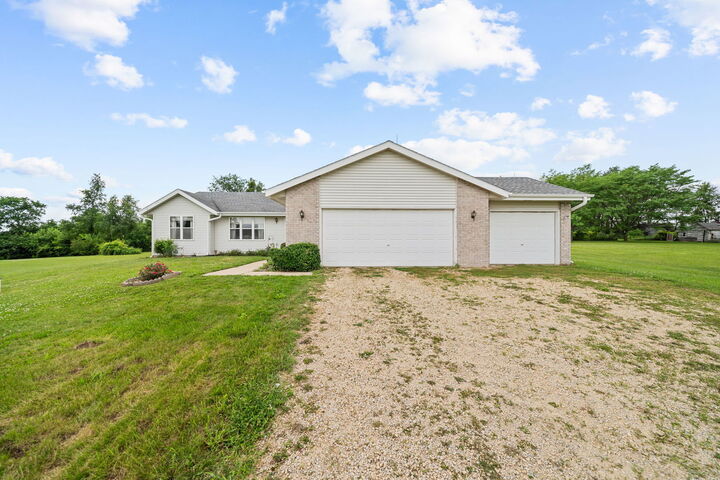 Property Photo: 8974 N Pecatonica Road IL 61063