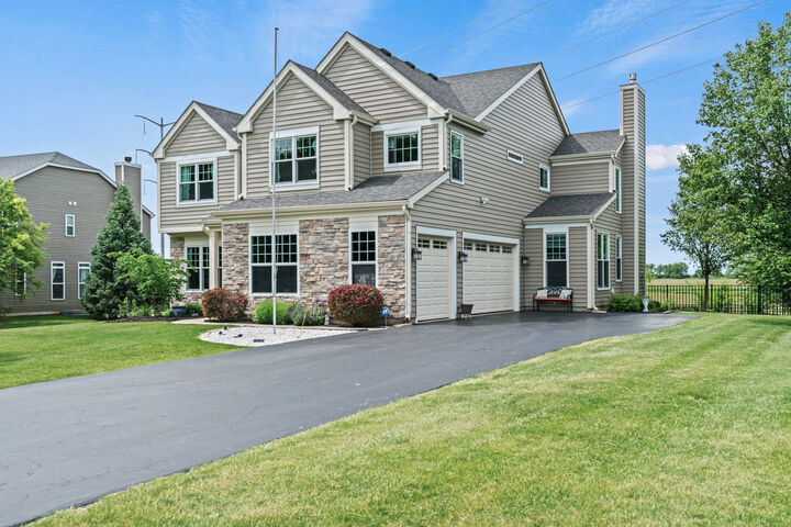 Property Photo:  3350 Moraine Drive  IL 60506 