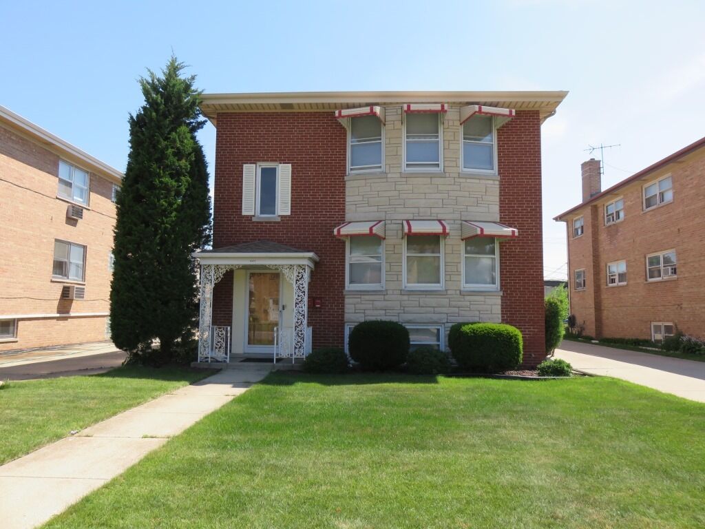 Property Photo:  8417 W Berwyn Avenue 2  IL 60656 