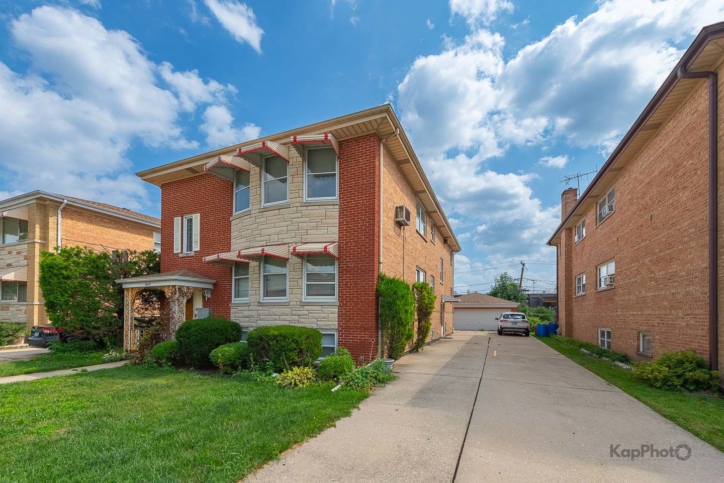 Property Photo: 8417 W Berwyn Avenue 2 IL 60656