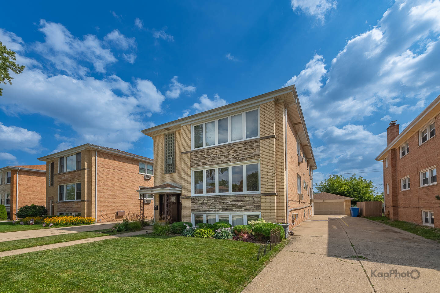 Property Photo: 8465 W Berwyn Avenue 1 IL 60656