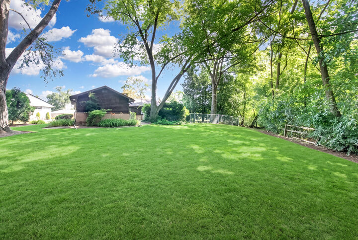 Property Photo:  10 Hollycourt Terrace  IL 60047 