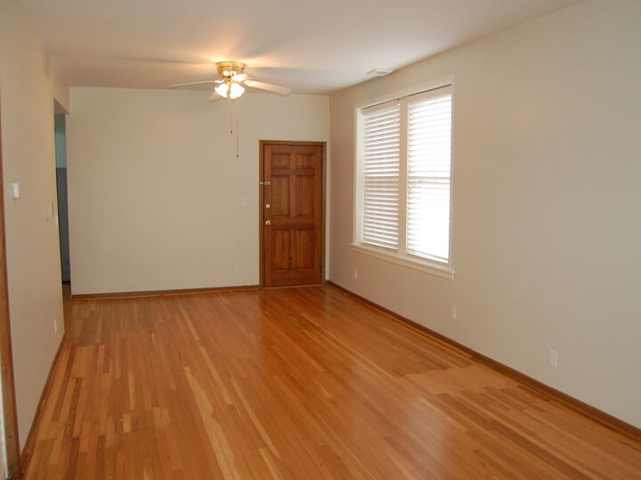 Property Photo: 1668 W Edgewater Avenue 2S IL 60660