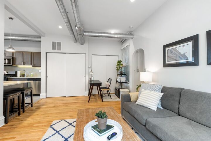 Property Photo: 846 W Sheridan Road 3R IL 60613