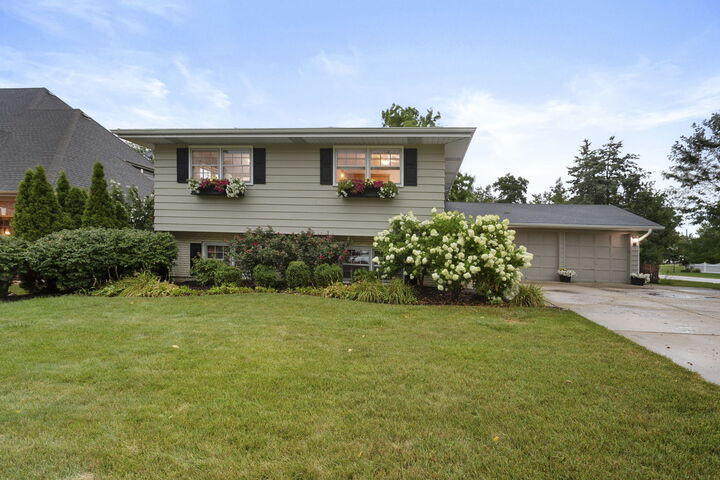 Property Photo:  600 Sherman Street  IL 60515 