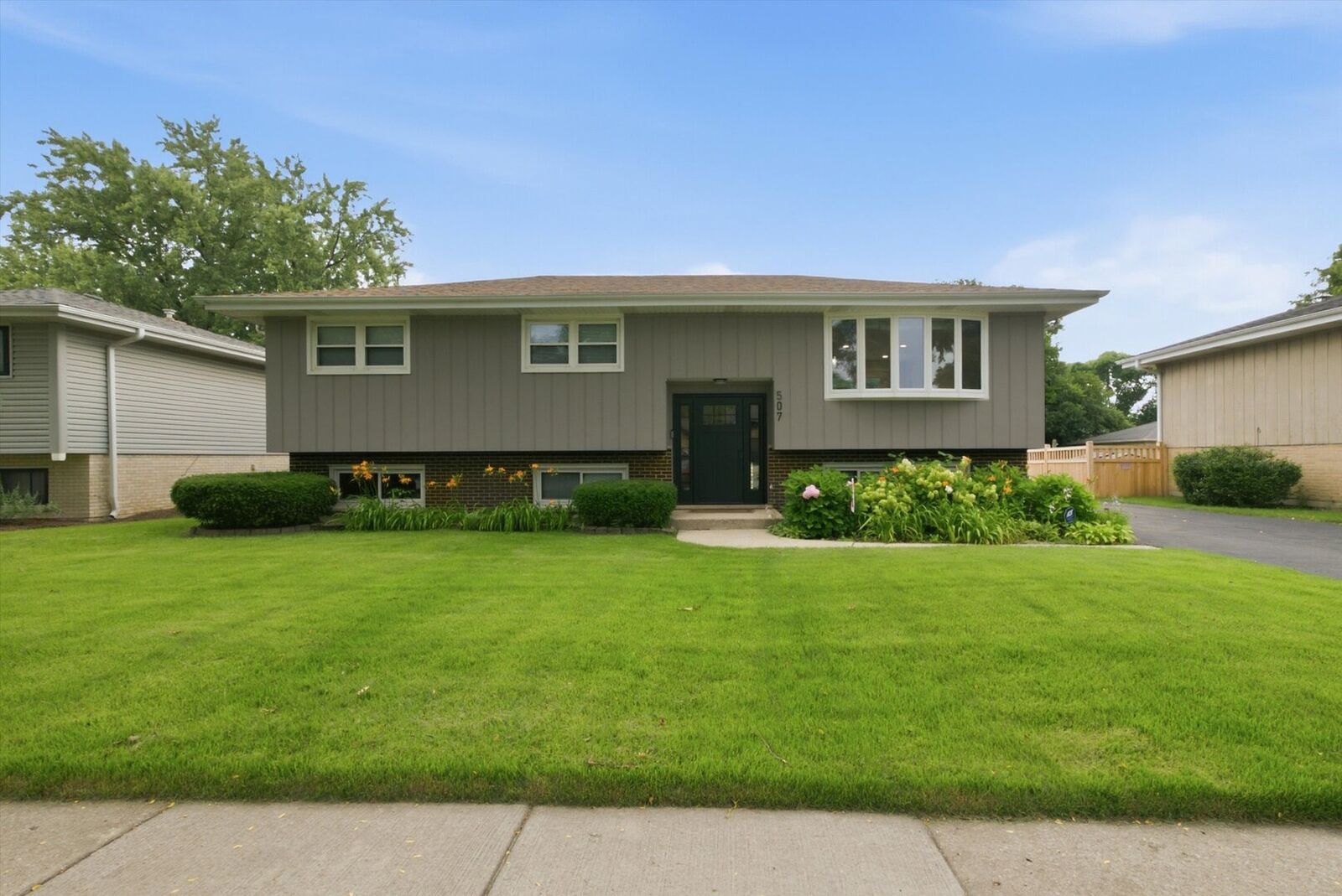 Property Photo:  507 S Princeton Avenue  IL 60143 