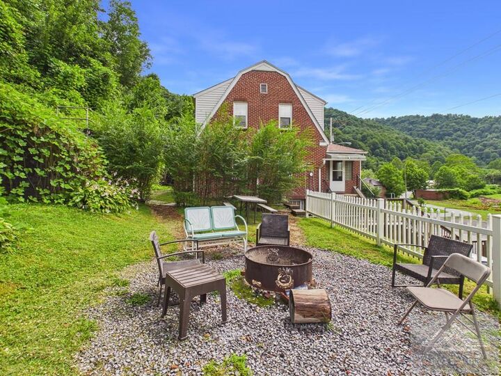 Property Photo: 142 Cherokee Rd Northfork Wv 24868 WV 24868