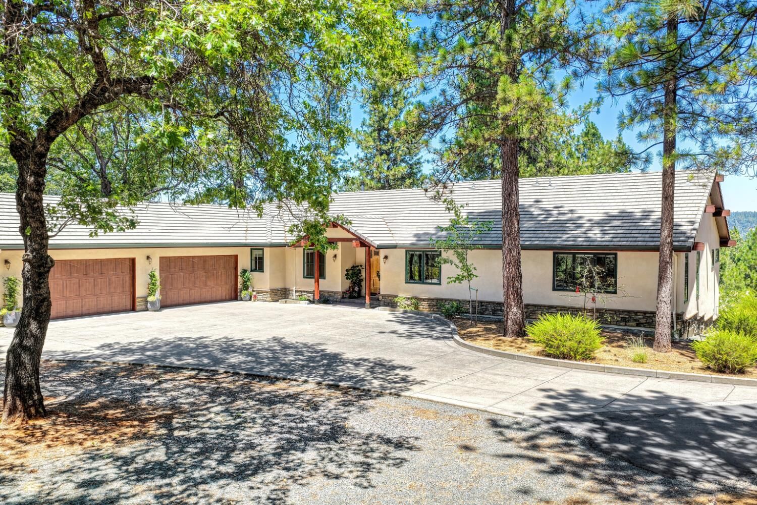 Property Photo:  5050 Bella Vista Circle  CA 95631 