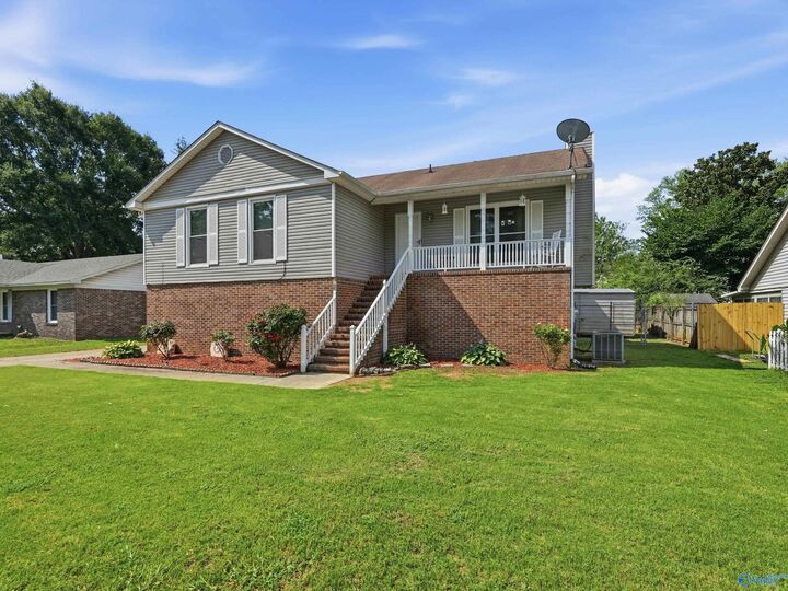 Property Photo:  1061 Sandy Springs Road NW  AL 35806 