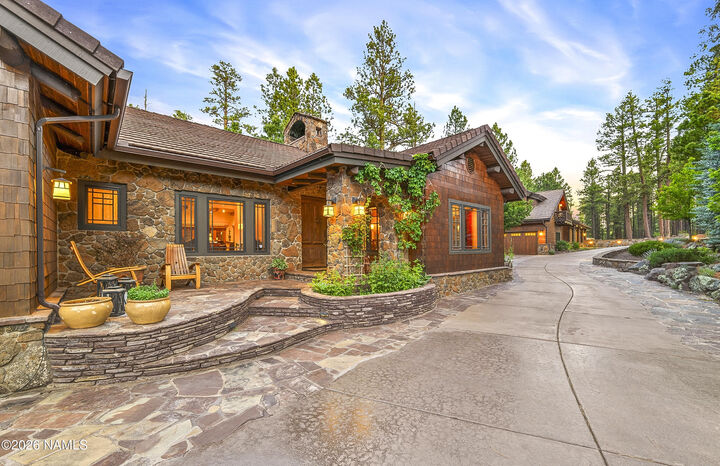 Property Photo: 2912 N Creekside Drive AZ 86001