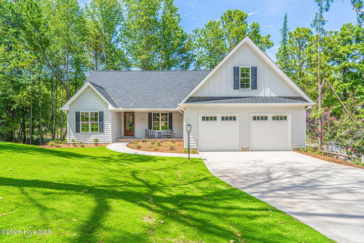 Property Photo: 118 Berkshire Court NC 27376
