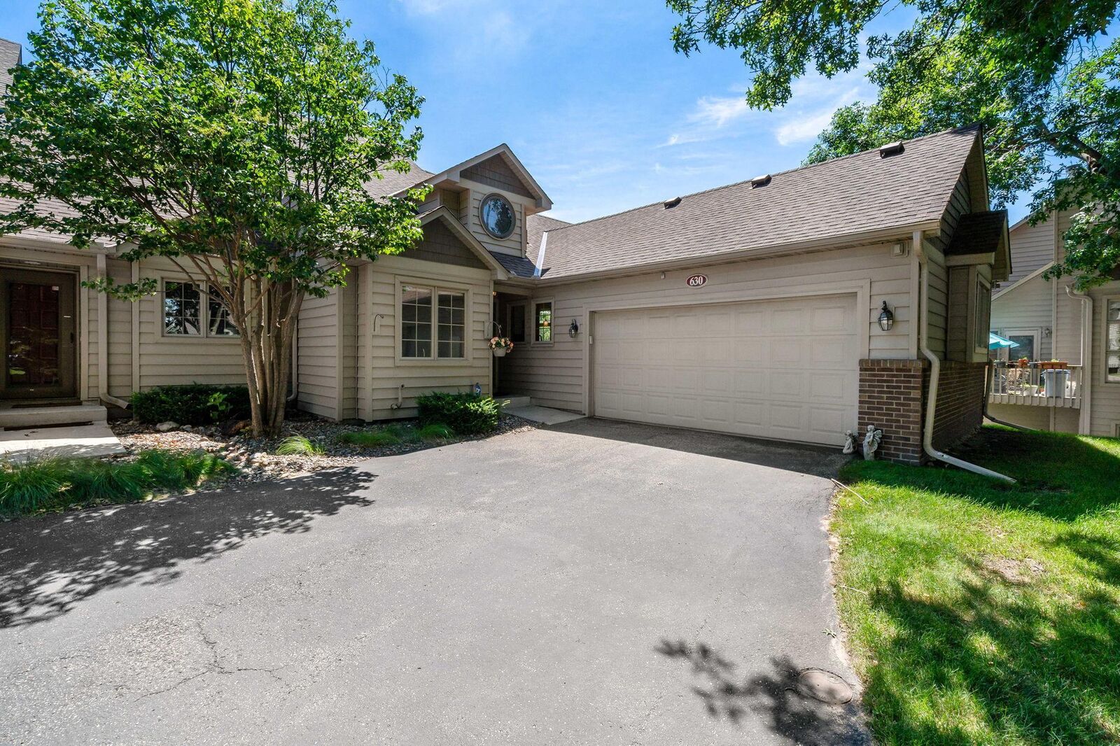 Property Photo:  630 Sullivan Lane NE  MN 55421 