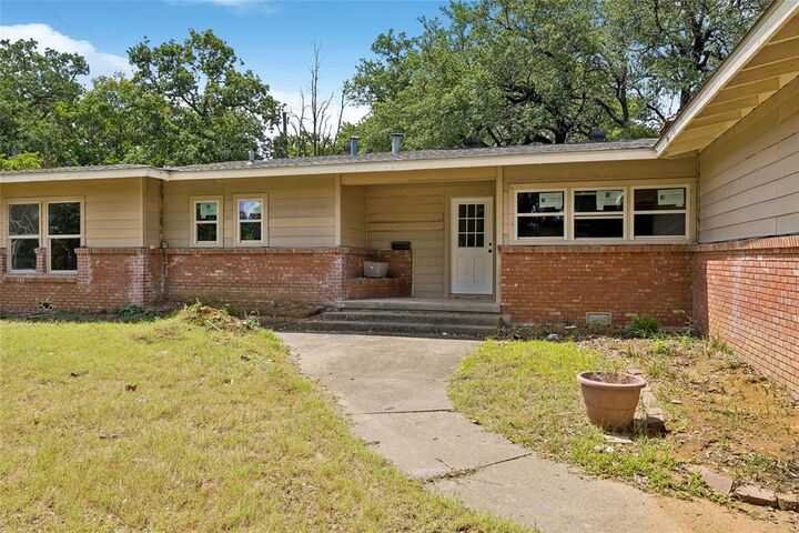 Property Photo:  5104 Malinda Lane S  TX 76112 