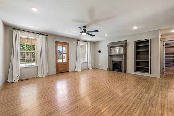 Property Photo:  1702 SW D Street  AR 72712 