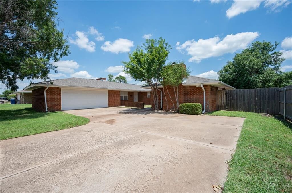 Property Photo: 1509 N Hartford Street 1509 &Amp 1511 OK 74075