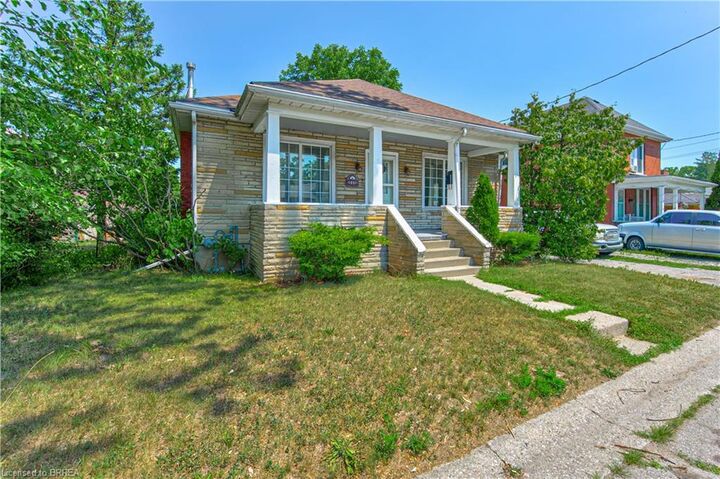 Property Photo: 11 Hamilton Avenue ON N3S 6Z4