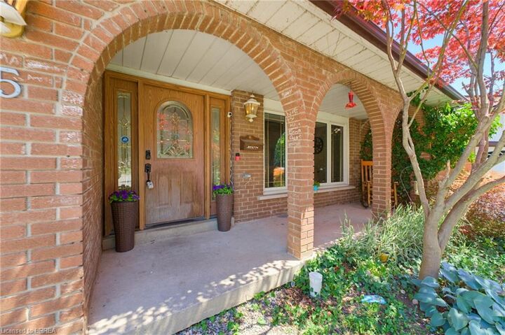 Property Photo: 5 Keeler Place ON N3S 7K6