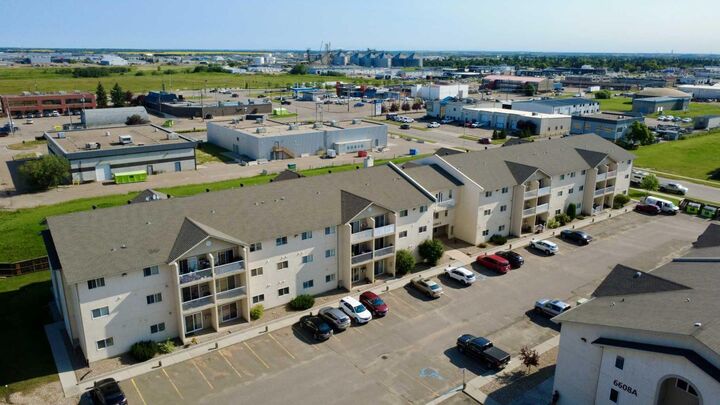 Property Photo:  6608 42 Street 102B  AB T9V 3L1 