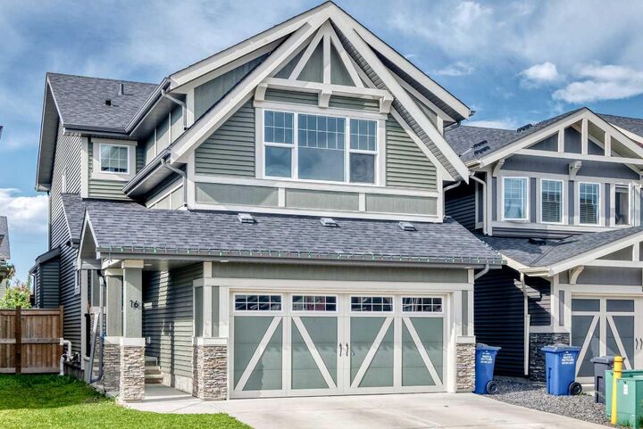 16 Sunrise Crescent — photo 1