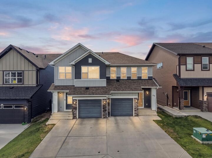 Property Photo: 69 Carringvue Park NW AB T3P 1L1