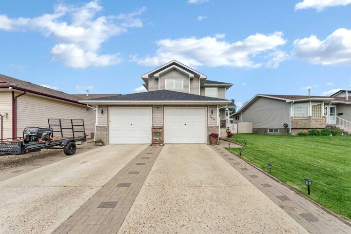 Property Photo: 369 Stratton Way SE AB T1B 4M9