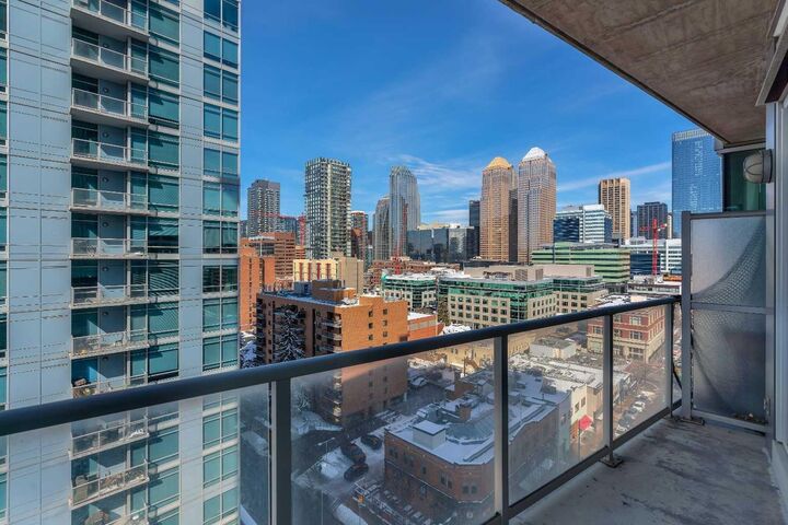 Property Photo: 135 13 Avenue SW 1106 AB T2R 0W8