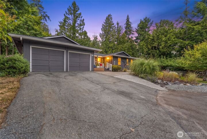 Property Photo:  404  Nooksack Place  WA 98257 