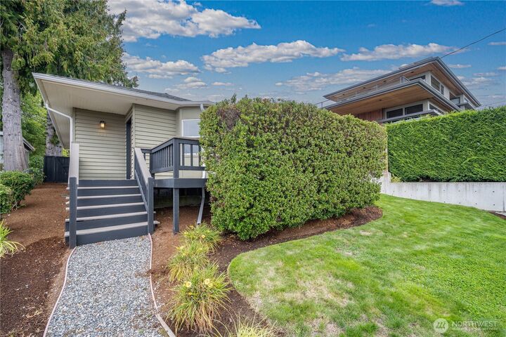 Property Photo:  122  8th Avenue  WA 98033 
