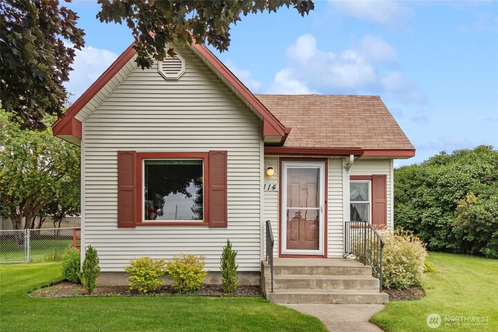 Property Photo:  114  Logan Street  WA 99122 