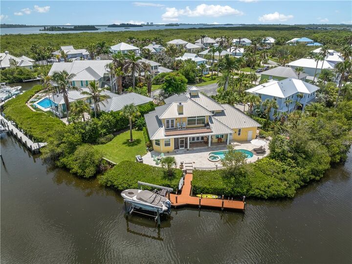 Property Photo:  2165 6th Court SE  FL 32962 