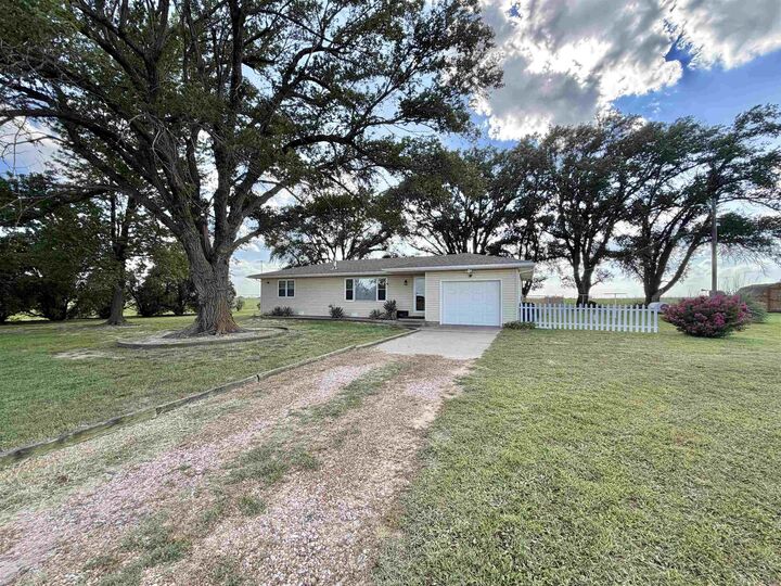 Property Photo: 1149 N Dixon KS 67106