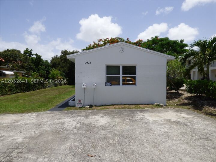 Property Photo: 2322 Johnson St 1 FL 33020