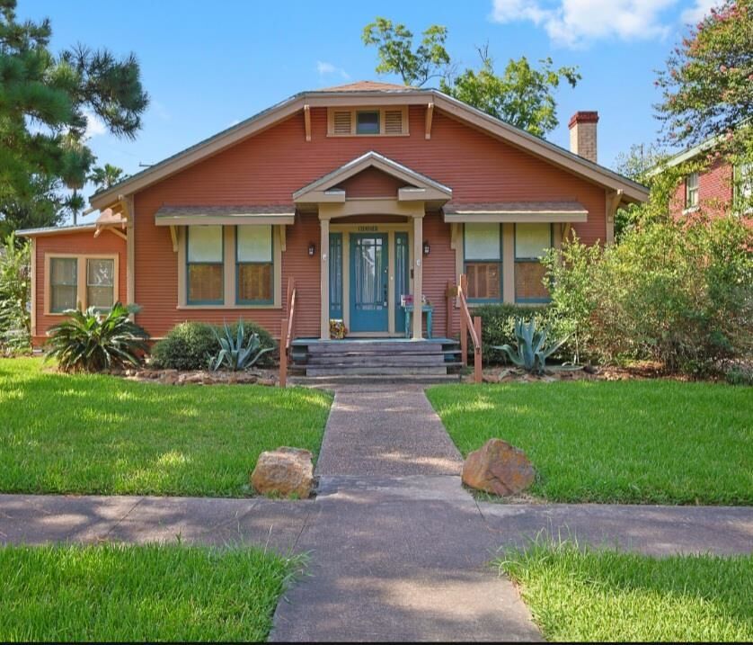 Property Photo:  2403 South St  TX 77702-2308 