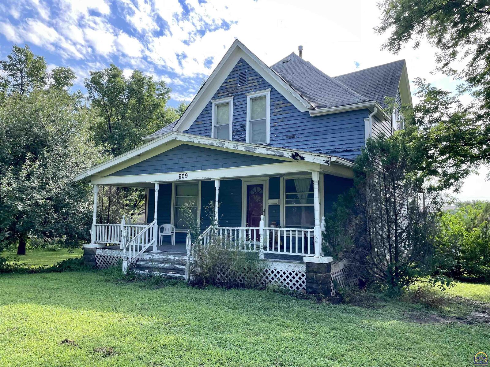 Property Photo:  609 Frazier St  KS 66088 