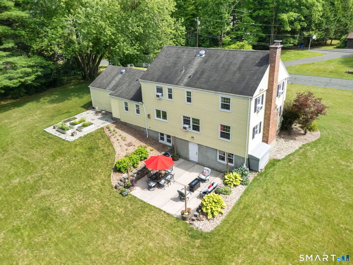 Property Photo: 4 Lincoln Lane CT 06089