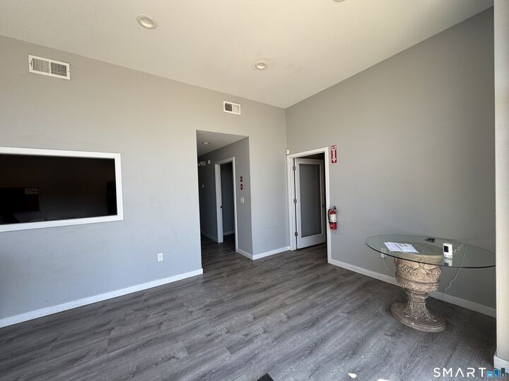 Property Photo:  281 Chapel Street 1  CT 06513 