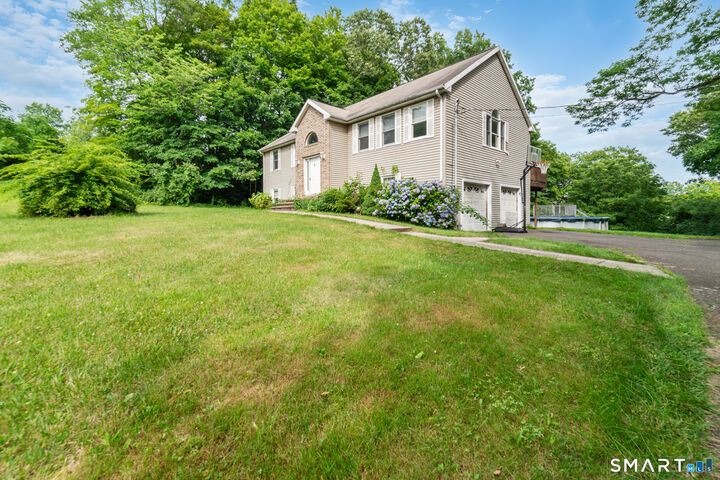 Property Photo:  1 Lasalette Way  CT 06471 