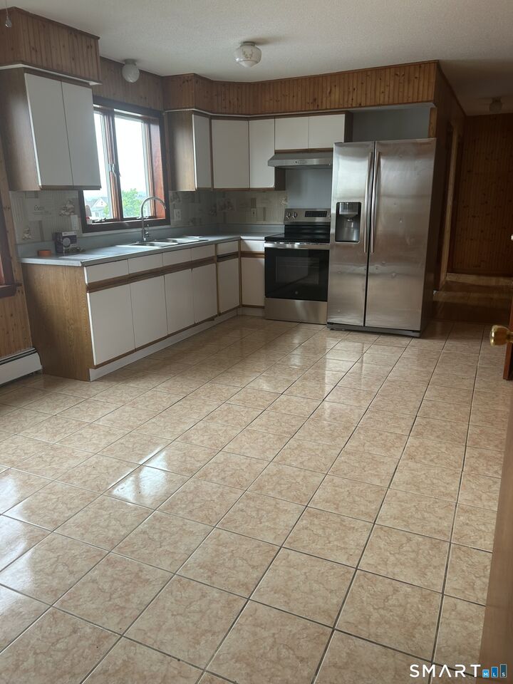 Property Photo:  204 Booth Street  CT 06053 