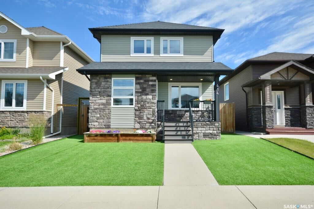 Property Photo:  414 Veltkamp Crescent  SK S7T 0S2 