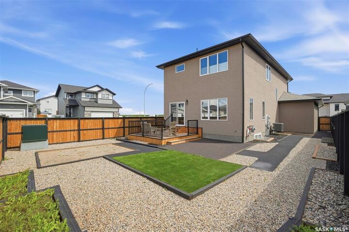 Property Photo:  2435 Rosewood Drive  SK S7V 0Z3 