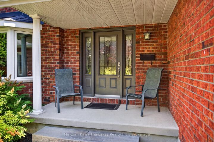 Property Photo:  1947 Parkwood Circle  ON K9J 8C9 