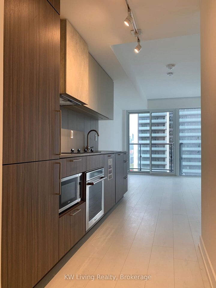 Property Photo:  19 Western Battery Road 2605  ON M6K 3S4 